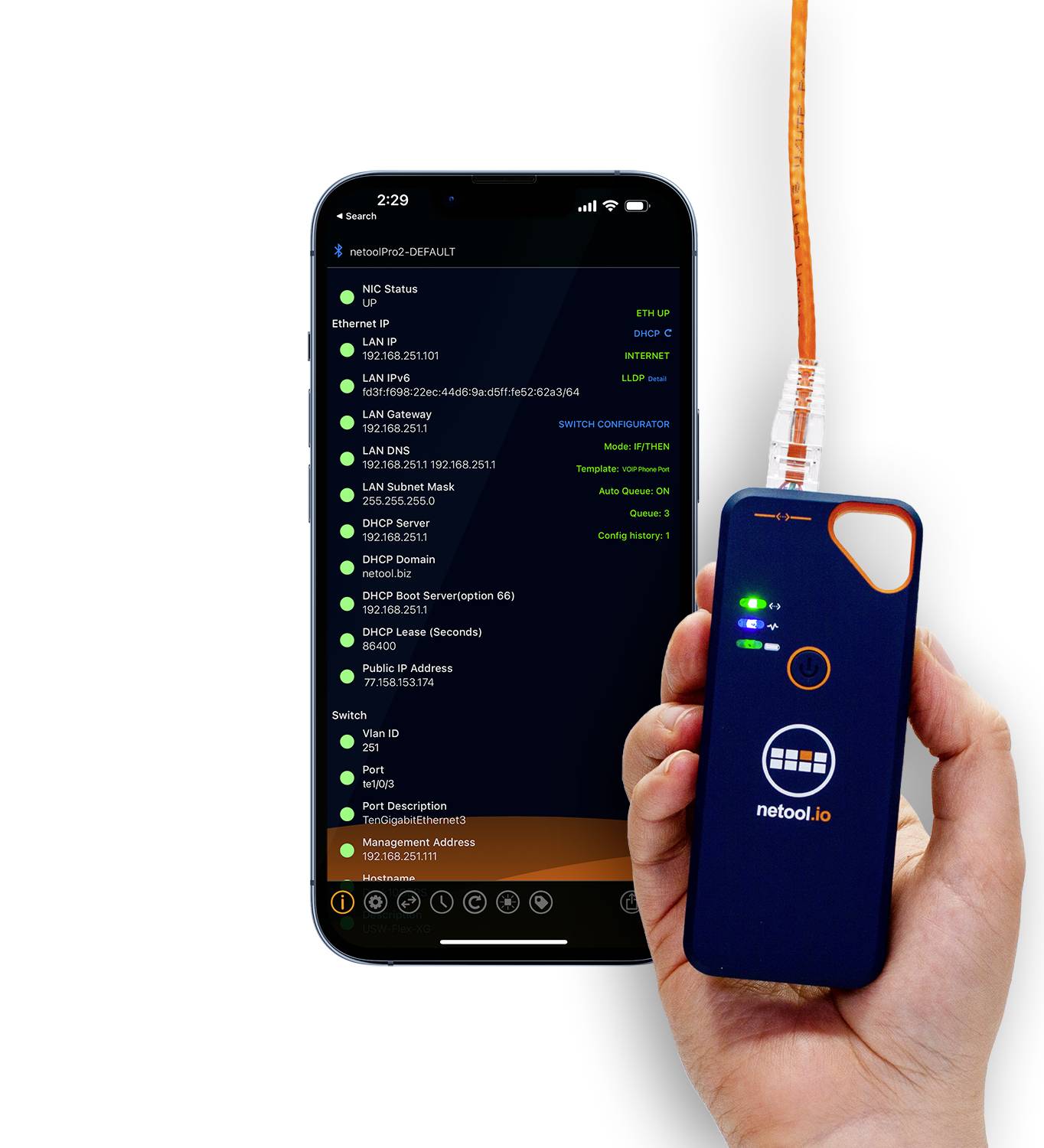 Un appareil de test de câbles réseau est présenté à côté d'un smartphone avec une application de diagnostic réseau.