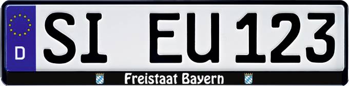 Plaque d'immatriculation portant l'inscription 'SI EU123', avec les symboles européen et allemand. En bas, 'Freistaat Bayern' (État libre de Bavière) avec les armoiries bavaroises.