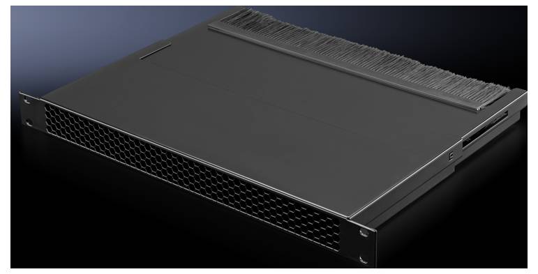 Boîtier serveur noir, rectangulaire, avec grilles de ventilation et poignées ; adapté pour un montage en rack dans les centres de données.