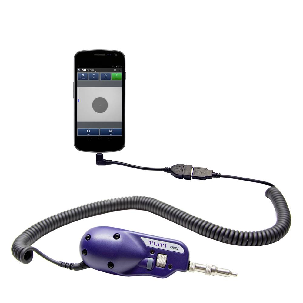 Un microscope d'inspection portable avec un câble spiralé, connecté à un smartphone pour afficher des images ou des vidéos.