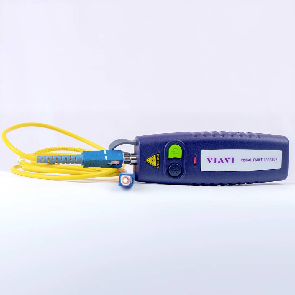 Un appareil bleu pour la localisation visuelle des défauts, équipé d'un câble à fibre optique jaune. Sur le côté droit est inscrit 'VIAVI'.