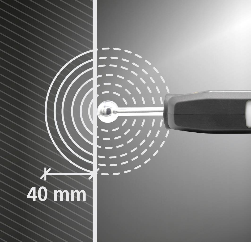 Une tige est passée à travers un élément de matériau de 40 mm d'épaisseur avec des lignes circulaires. Représente une fonction de mesure ou de capteur.