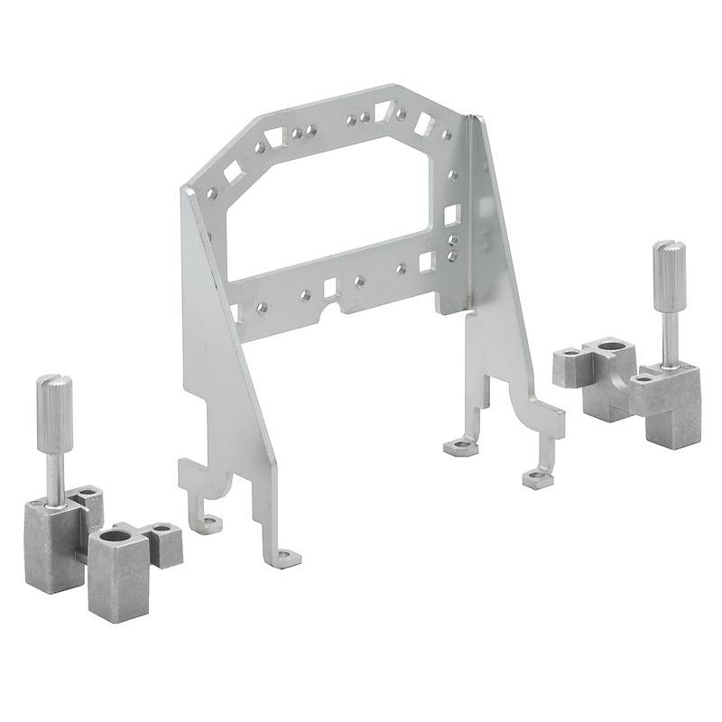 Supports et attaches métalliques ; composants de remplacement ou de montage pour appareils techniques ou machines.