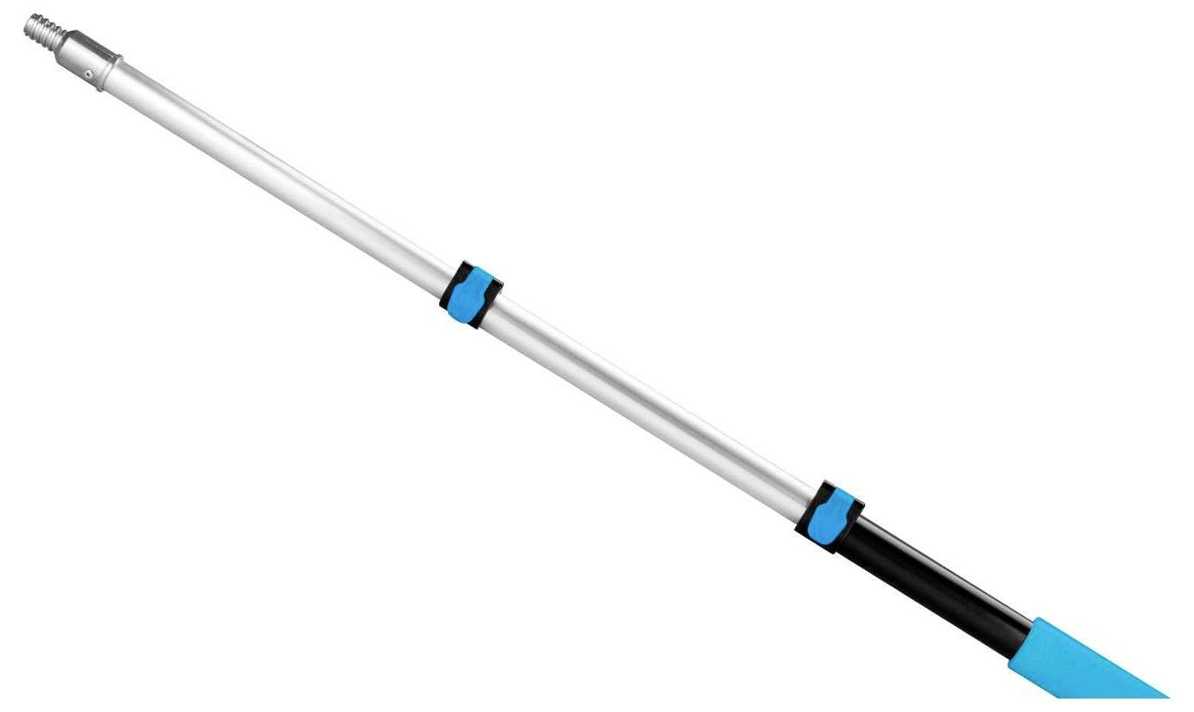 Manche télescopique avec embout bleu et poignée noire, adapté aux travaux de nettoyage ou de peinture en hauteur.