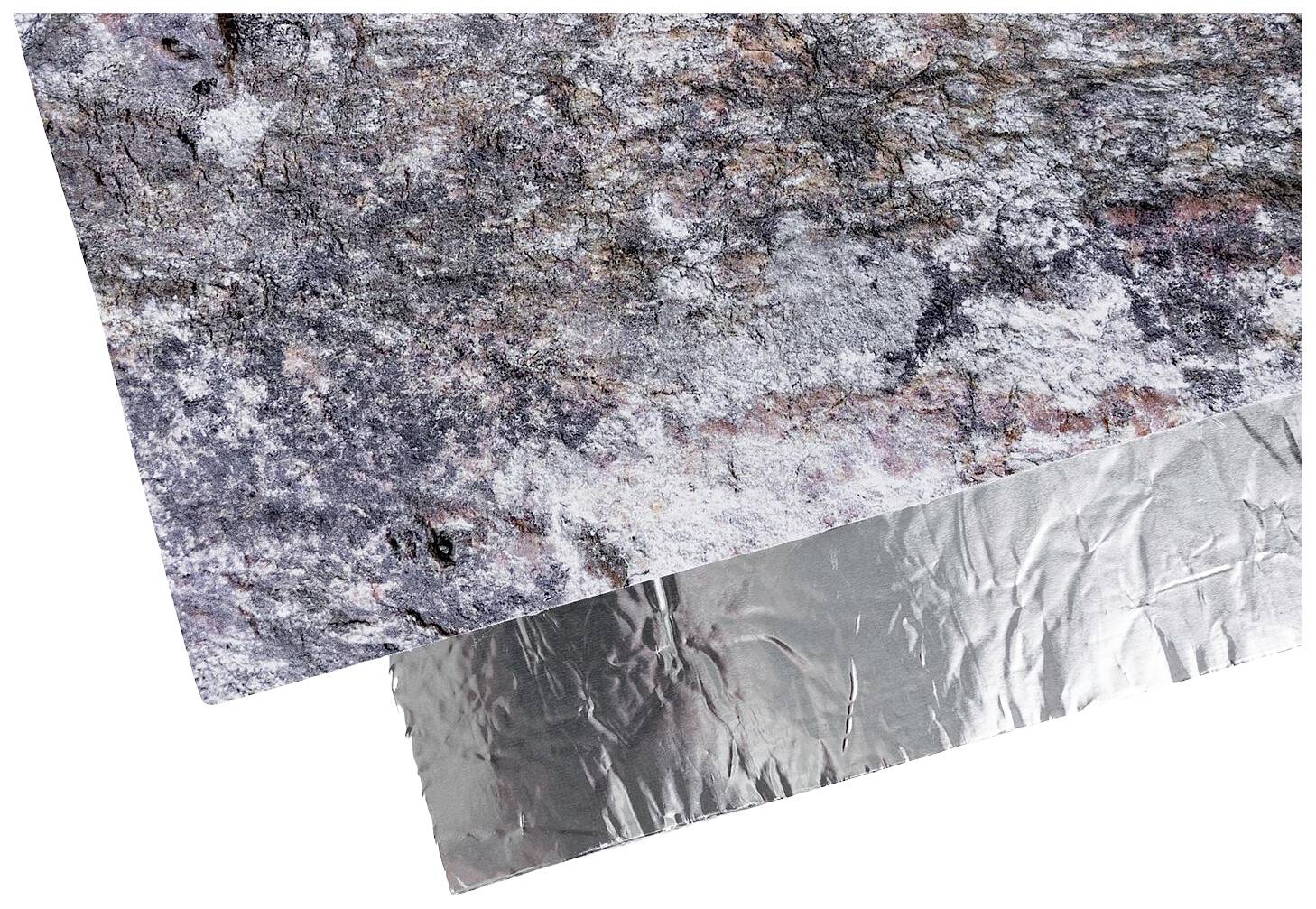 Une plaque isolante minérale avec un revêtement en aluminium sur l'arrière, utilisée pour l'isolation thermique.