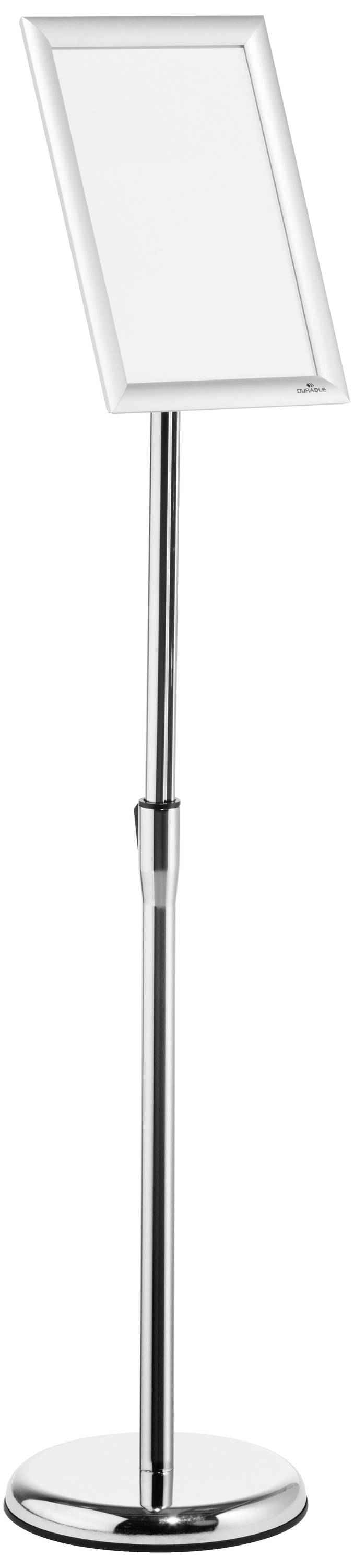 Un support chromé avec un bouclier vide et ajustable en haut. Le support repose sur un socle rond.