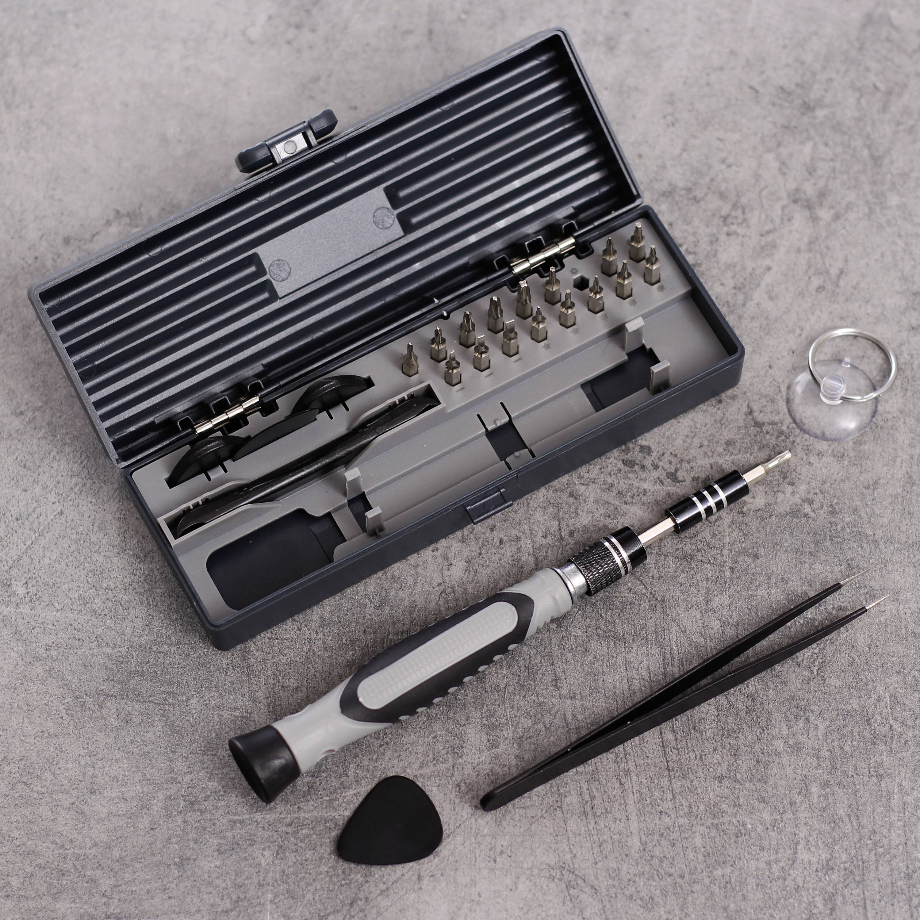Ensemble d'outils comprenant un tournevis de précision, des embouts, une pince et une ventouse sur un fond gris. Principalement destiné aux réparations électroniques.