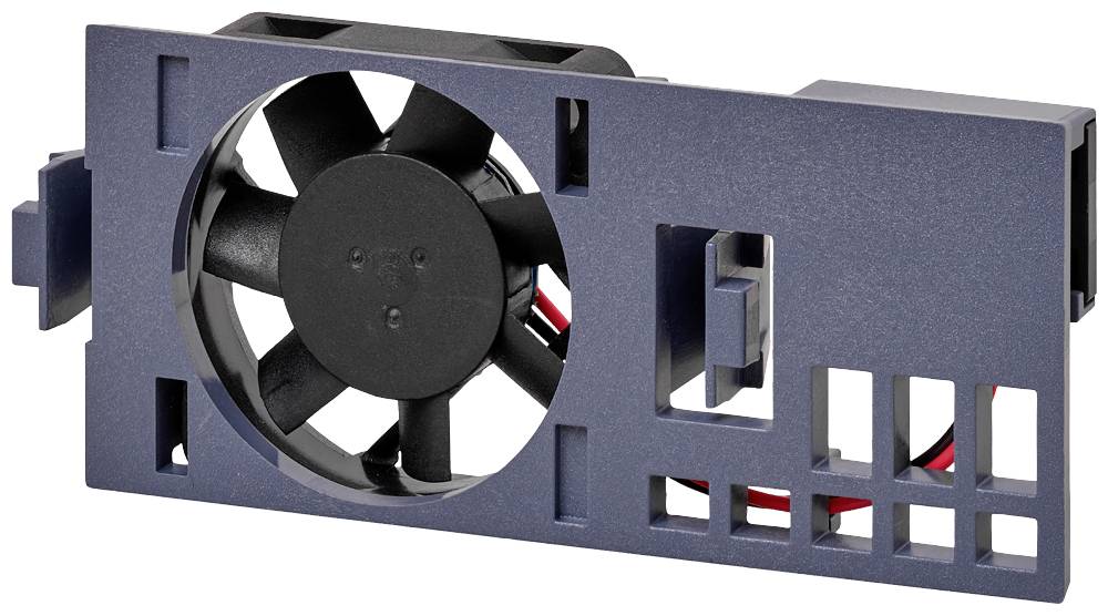 Un ventilateur d'ordinateur rectangulaire dans un boîtier noir, doté de six pales et de câbles rouges, monté sur un cadre de plaque bleu.