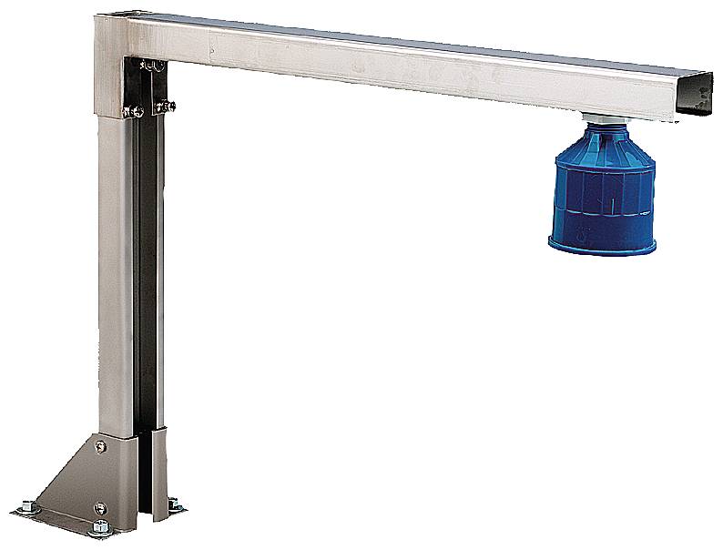 Un capteur bleu est fixé sur un bras métallique attaché à une structure verticale de support.