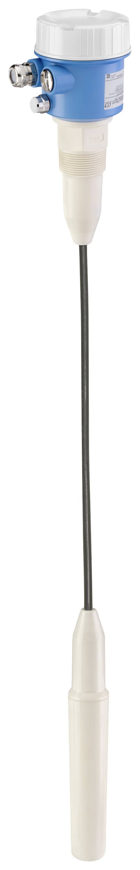 Un capteur capacitif avec boîtier bleu et blanc, connexion par câble et design en forme de tige pour la détection de niveaux de remplissage dans des conteneurs.