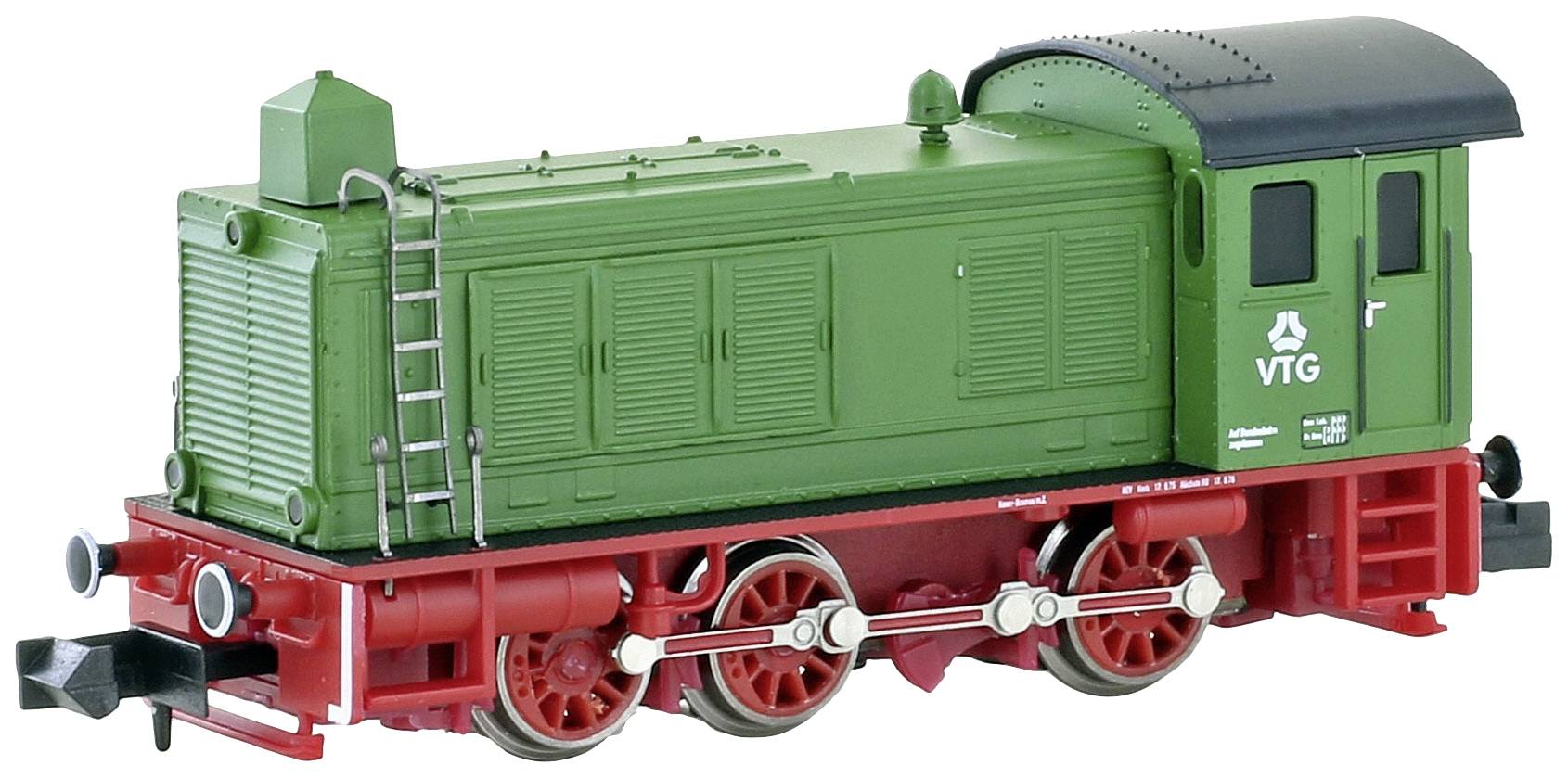 Une locomotive modèle verte avec l'inscription 'VTG' sur le côté, des détails fins, des roues rouges et une partie supérieure noire.