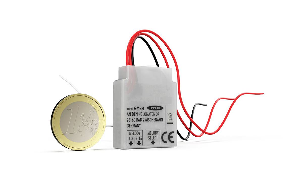 Un petit composant électronique avec des fils rouges et noirs, à côté d'une pièce de 1 euro pour comparer la taille.