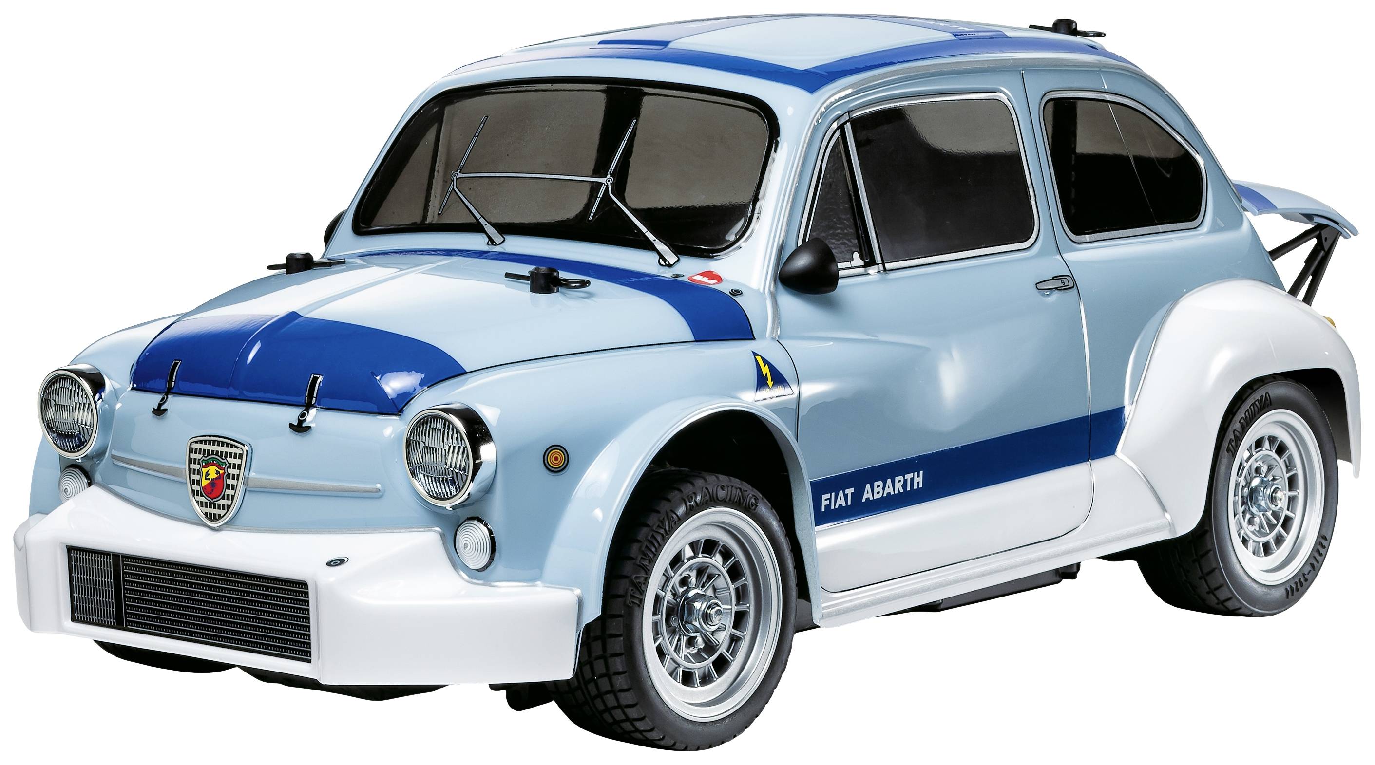 Une Abarth vintage bleu clair avec des bandes de course sur le capot et un kit carrosserie blanc, vue de trois-quarts avant.