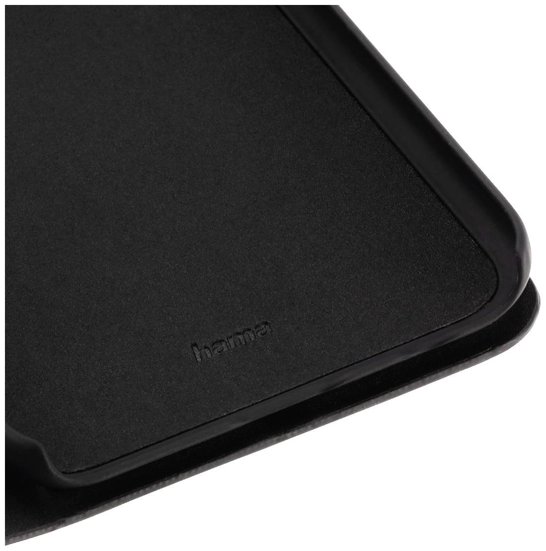 Coque de smartphone noire avec l'inscription 'hama' à l'intérieur.