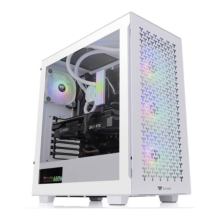 Un ordinateur blanc à boîtier transparent affiche des lumières LED colorées et une carte graphique de marque RTX.