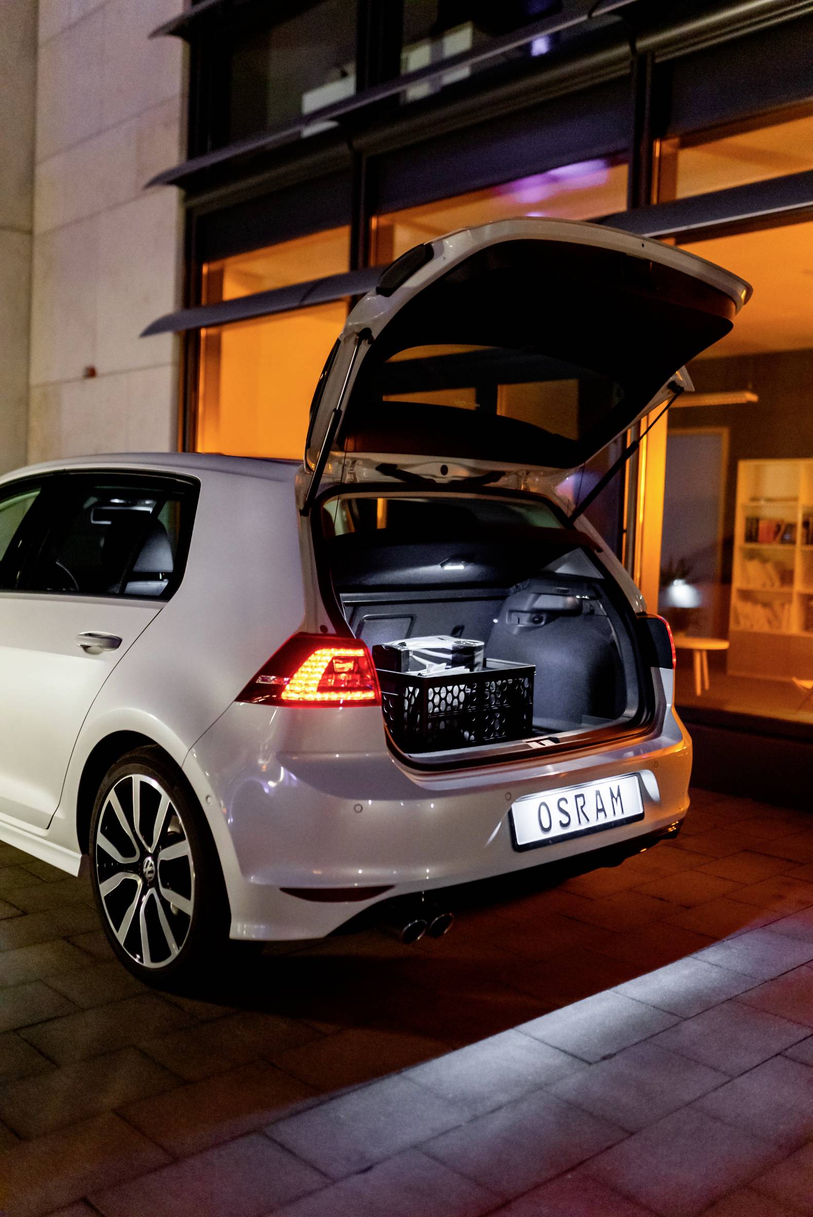 OSRAM Eclairage d'ambiance LEDINT106 LEDambient® Trunk Light LED 3.7 V (L x l x H) 63 x 17.4 x 108 mm allumage automatique