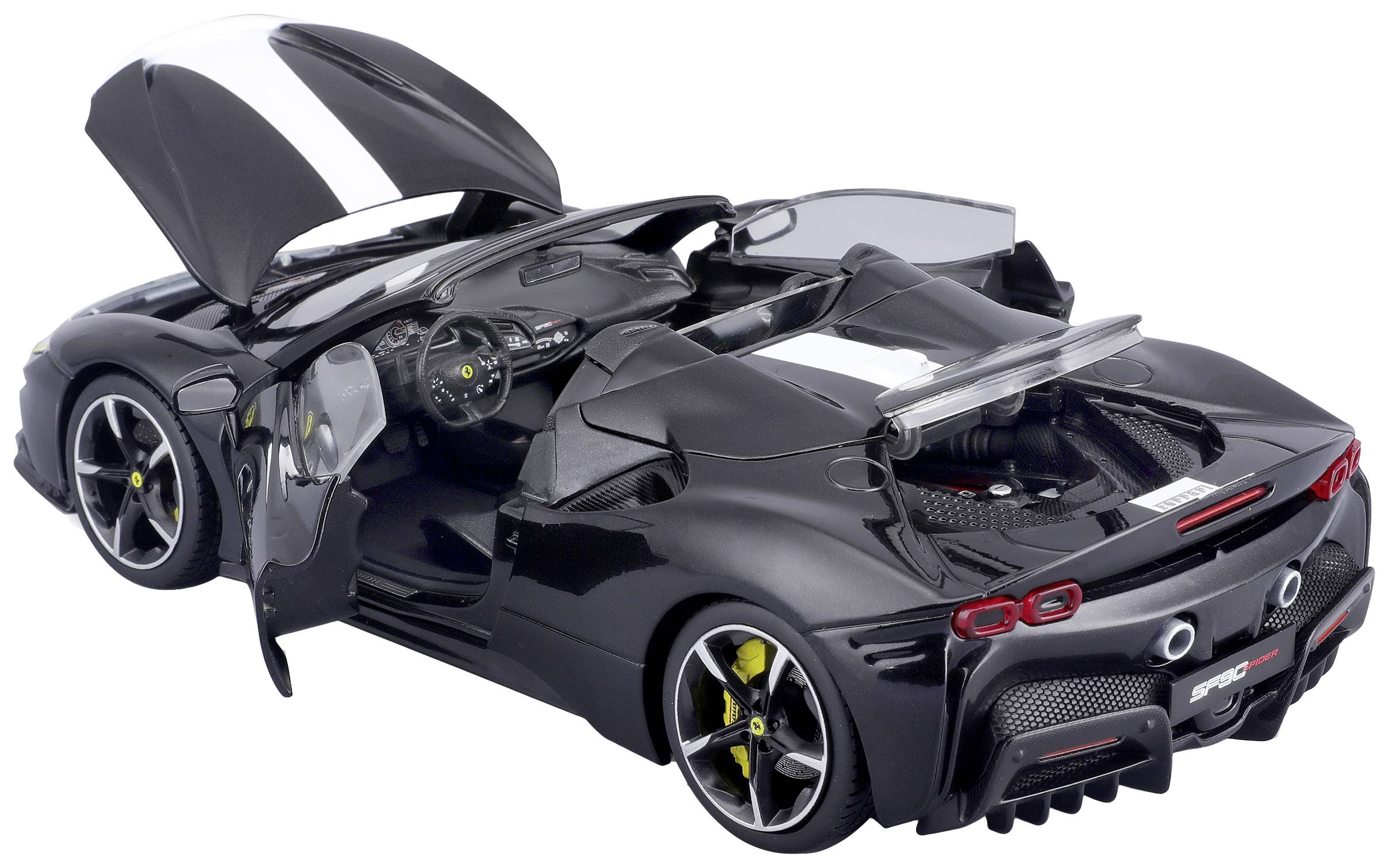 Un modèle de voiture de sport noir avec des portes papillon ouvertes, un cockpit détaillé et un aileron arrière. Vue sur les jantes et les feux arrière.