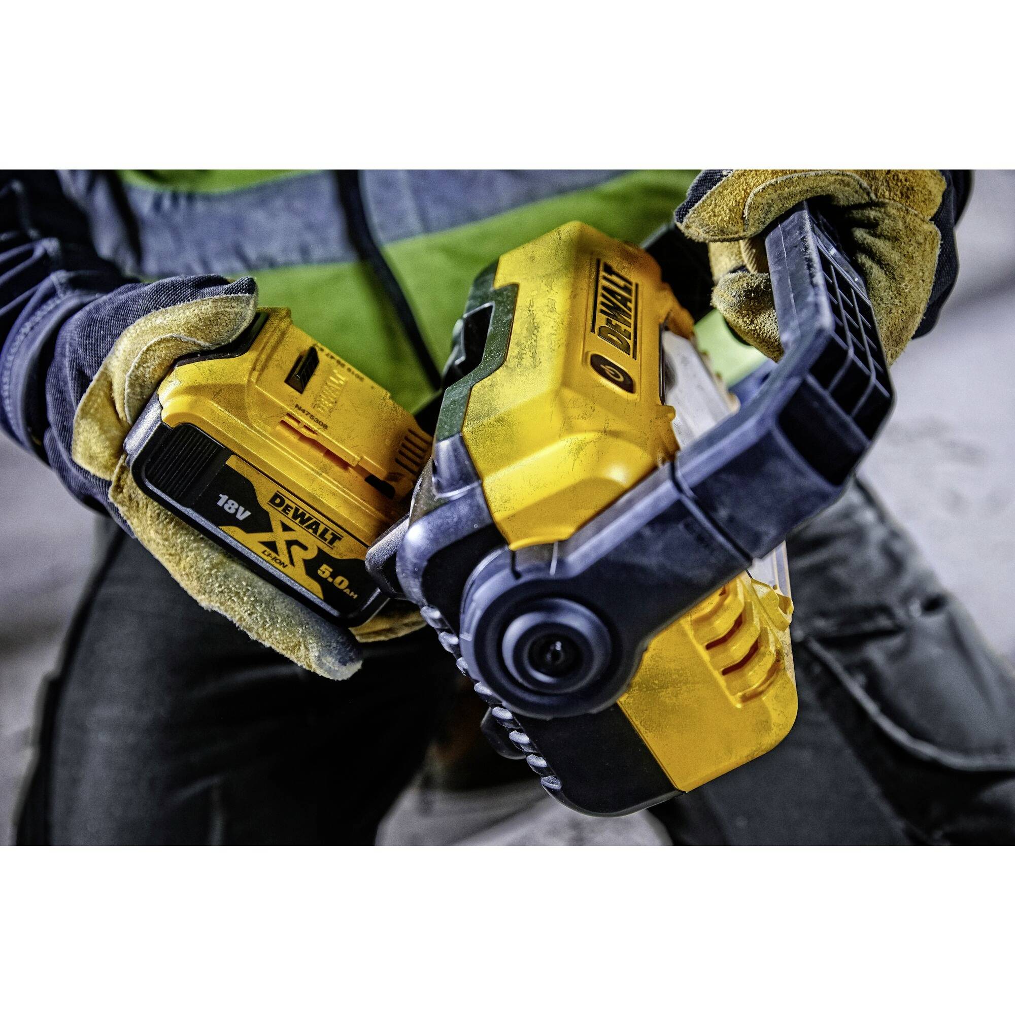 DEWALT Lampe torche sans fil DCL077-XJ