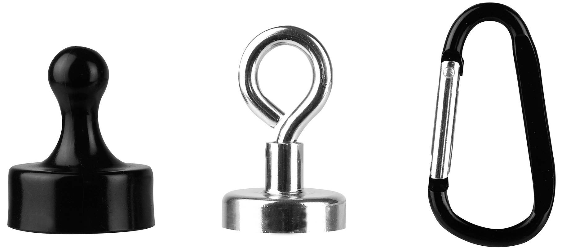 Trois objets côte à côte : un bouton noir, un crochet argenté et un mousqueton noir sur un fond blanc.
