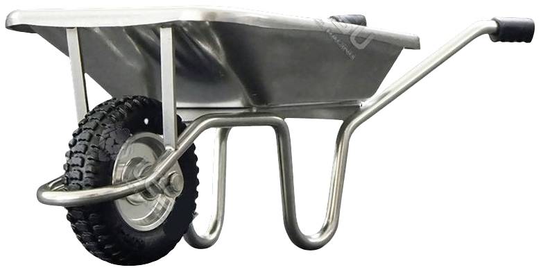 Une brouette en métal argenté avec un gros pneu noir et deux poignées. Idéale pour transporter du matériel de jardin.
