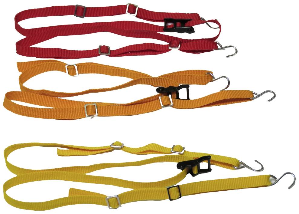 Trois sangles de serrage en rouge, orange et jaune, munies de crochets et de boucles, utilisées pour fixer ou sécuriser des objets.