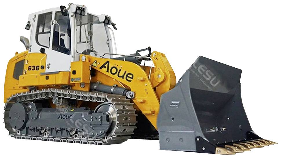 Un bulldozer jaune avec un godet gris est stationné sur le côté. Il est robustement construit et prêt pour des travaux de terrassement ou des projets de construction.