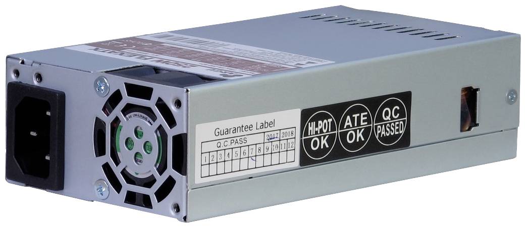 Un bloc d'alimentation rectangulaire pour ordinateur avec plusieurs fentes de ventilation et des étiquettes de contrôle qualité sur le dessus.