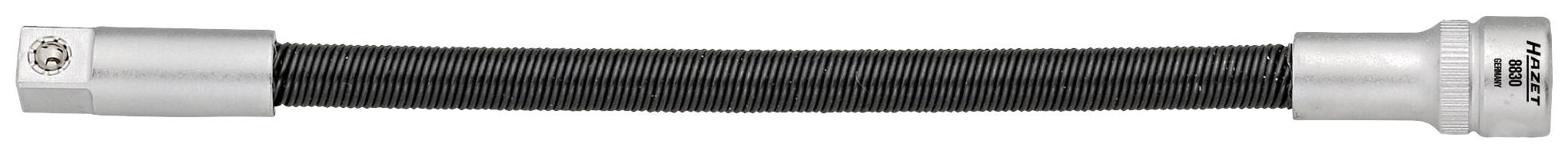 Un tuyau noir flexible avec des raccords argentés à chaque extrémité, typiquement utilisé dans les systèmes hydrauliques.