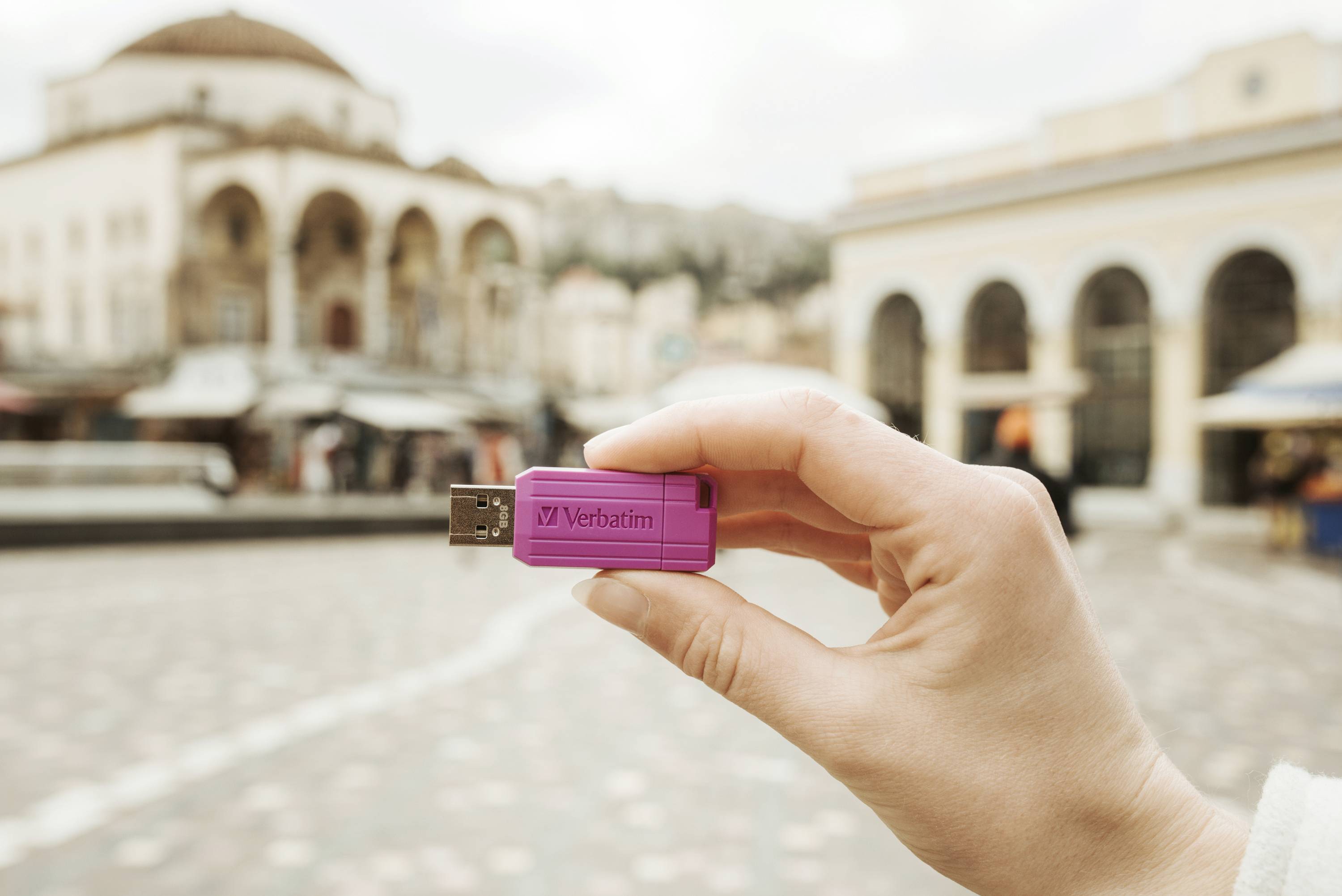 Verbatim USB DRIVE 2.0 PINSTRIPE Clé USB 128 GB rose 49460 USB 2.0