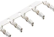 Bornes métalliques alignées sur une bande blanche, utilisées dans les connexions électroniques pour un contact de précision.