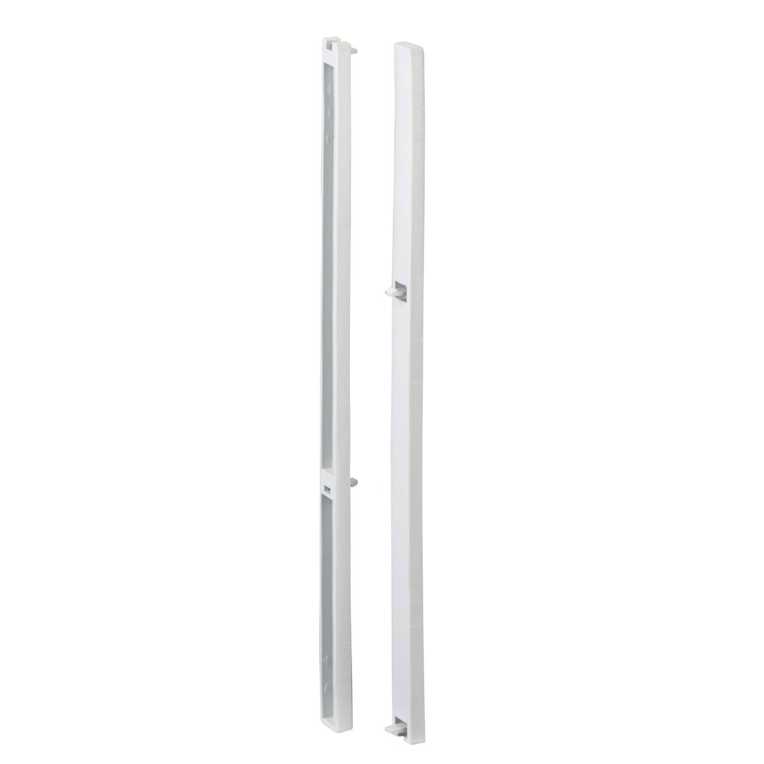 Deux longues bandes blanches en plastique avec des supports, probablement des éléments d'un cadre ou d'un support.