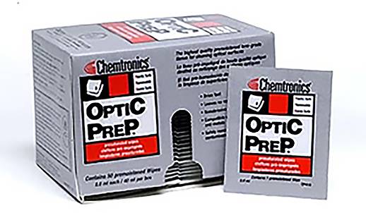 Chemtronics Optic Prep : Emballage et lingette individuelle pour lingettes pré-imprégnées destinées au nettoyage des fibres optiques en verre.