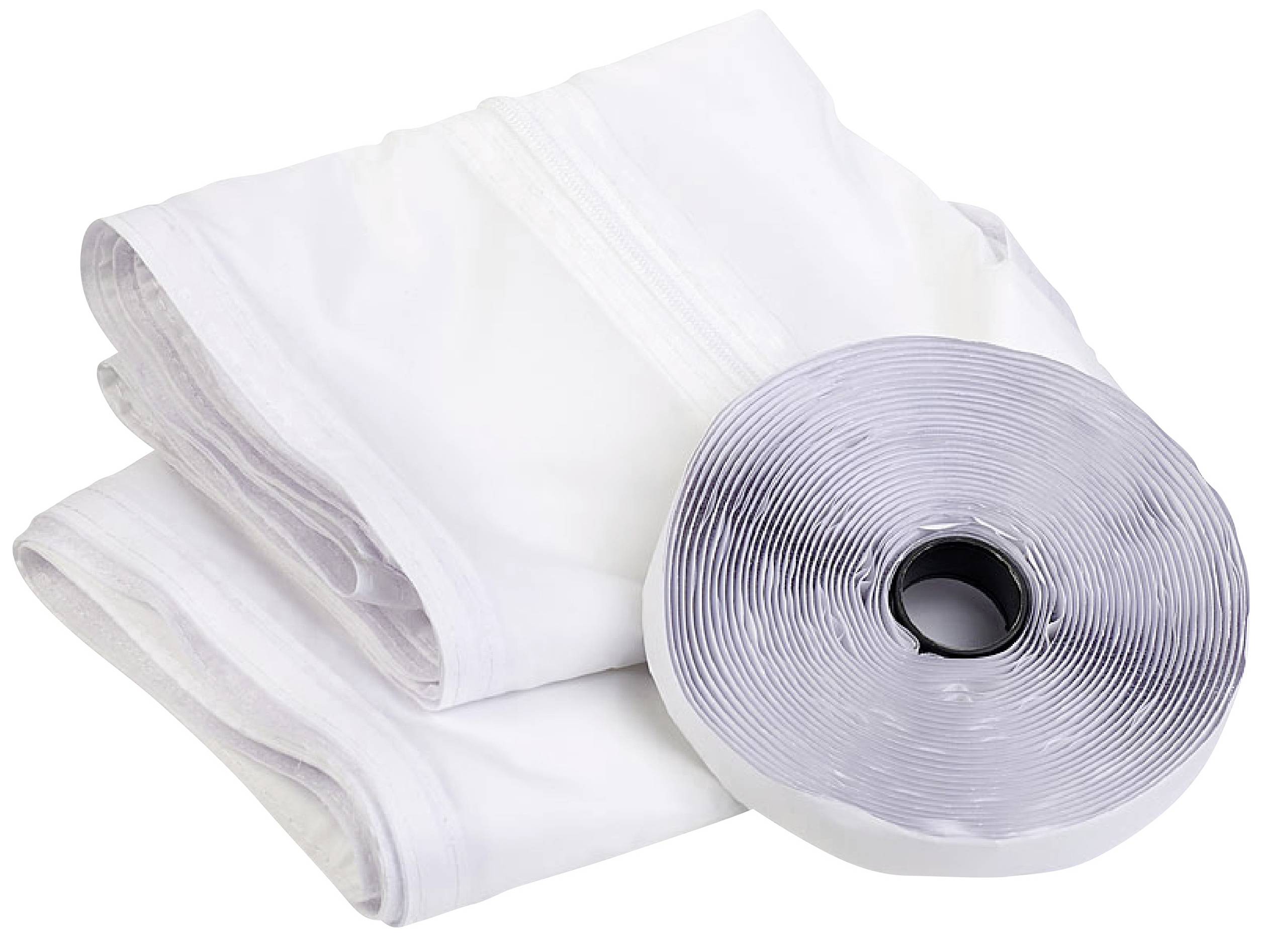 Un rouleau de ruban d'étanchéité en matériau blanc est posé à côté de bâches ou de films de protection pliés.