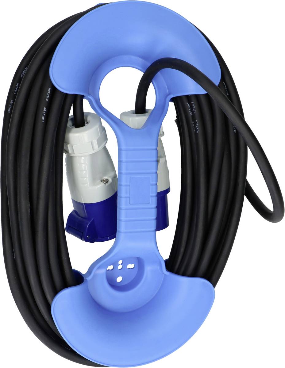 Long câble électrique noir, enroulé et maintenu par un support bleu avec poignée. Adapté pour une utilisation extérieure ou en camping.