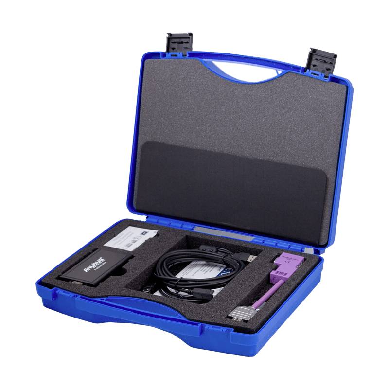 Mallette à outils avec appareils de diagnostic électroniques et câbles.