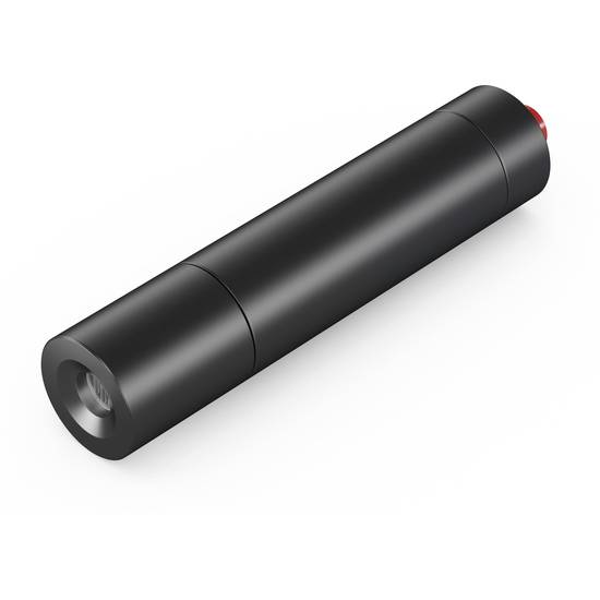 Un pointeur laser noir cylindrique avec un bouton rouge à une extrémité, vu en diagonale du dessus.