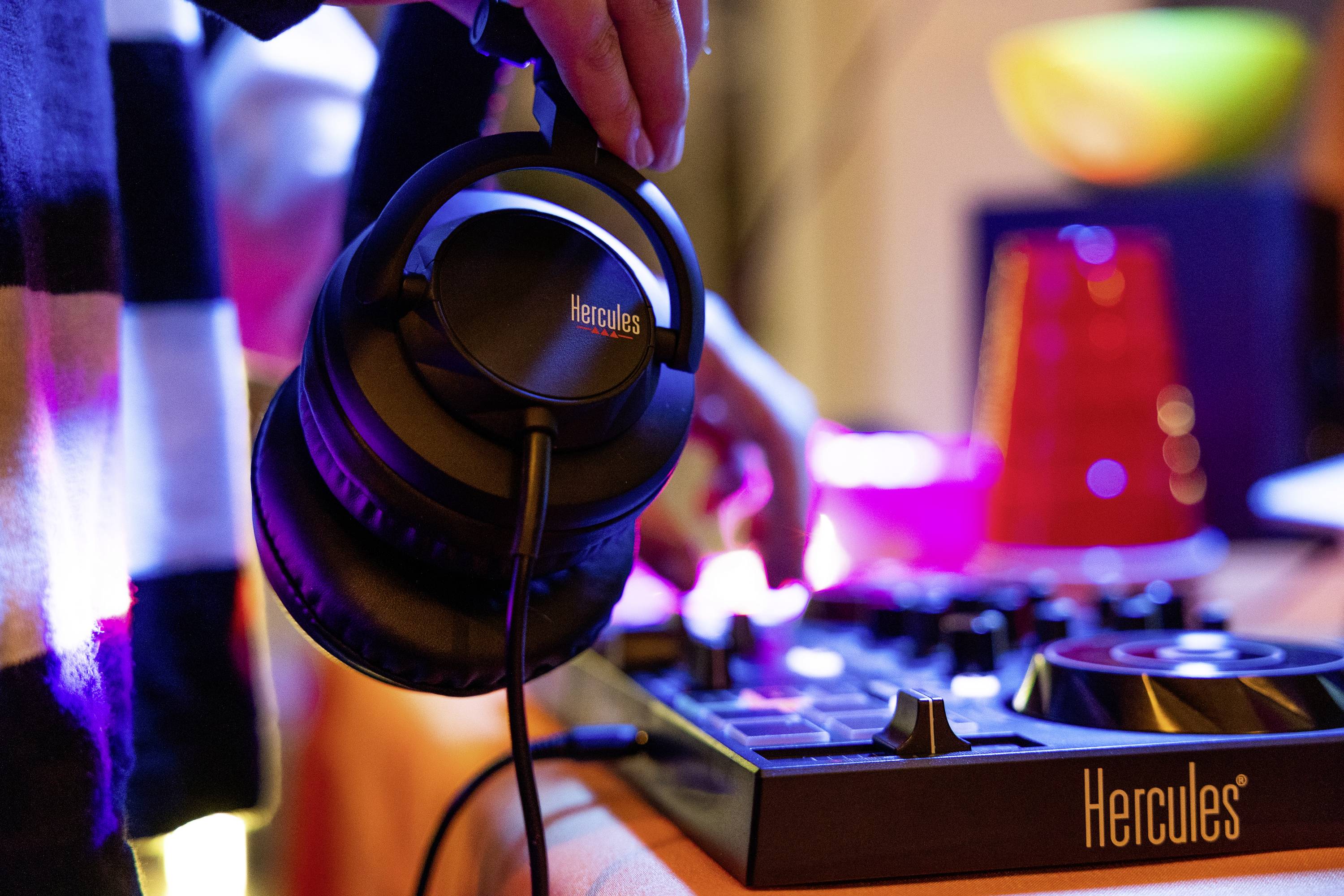 Hercules DJLearning Kit MK2 Contrôleur DJ