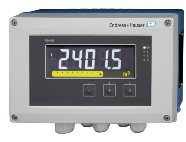 Un dispositif d'affichage numérique portant l'inscription « 240,15 m³ », doté de trois touches et d'un rétroéclairage lumineux.