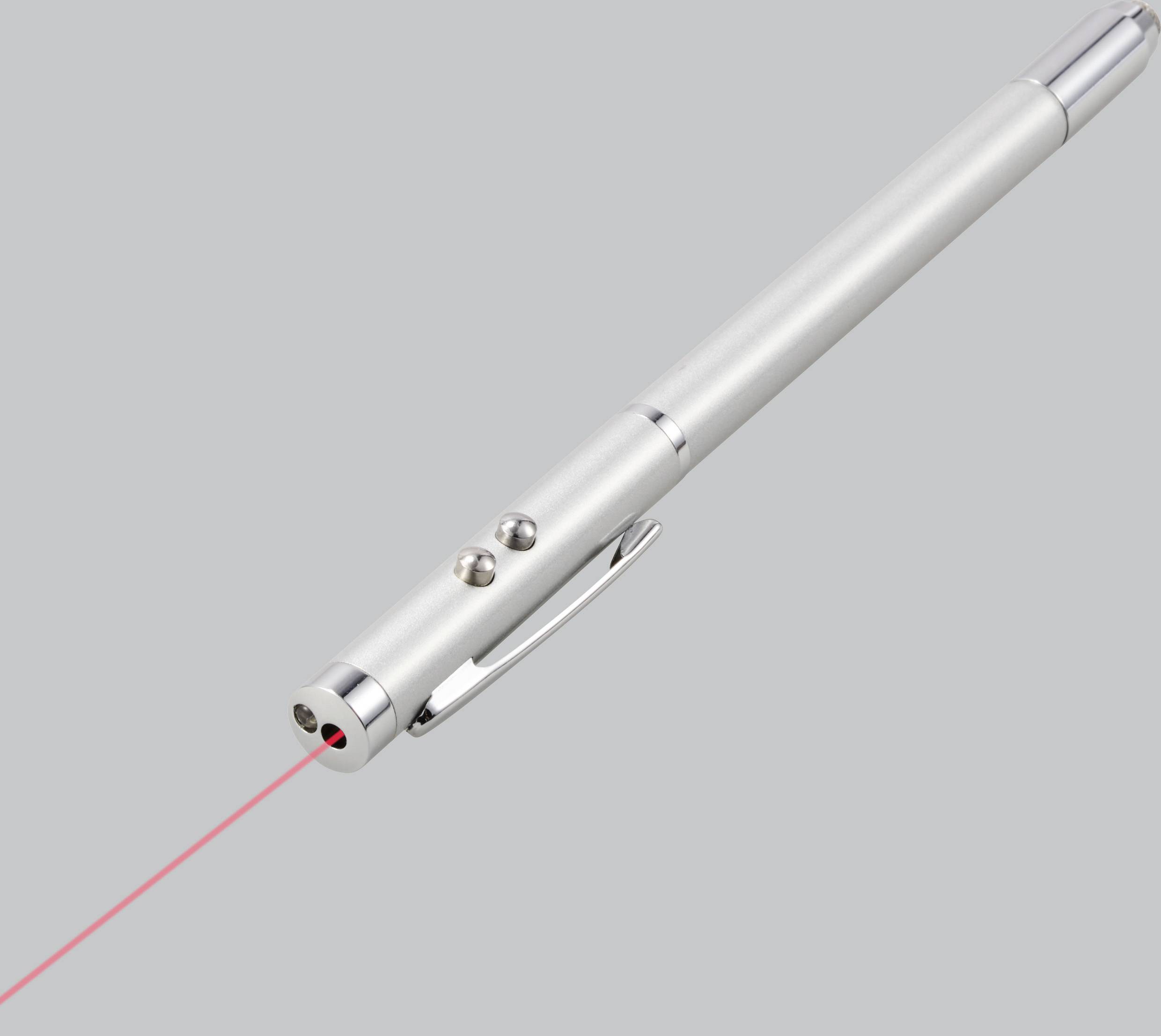 Un pointeur laser argenté émet un rayon laser rouge sous un léger angle.