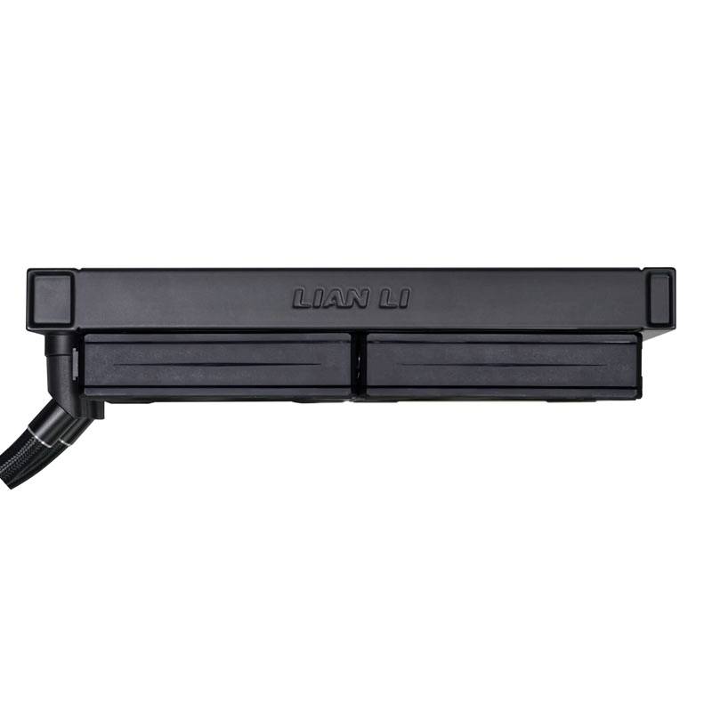 Un accessoire informatique noir et rectangulaire de Lian Li, visible du dessus. Il présente des connexions de câbles sur le côté gauche.