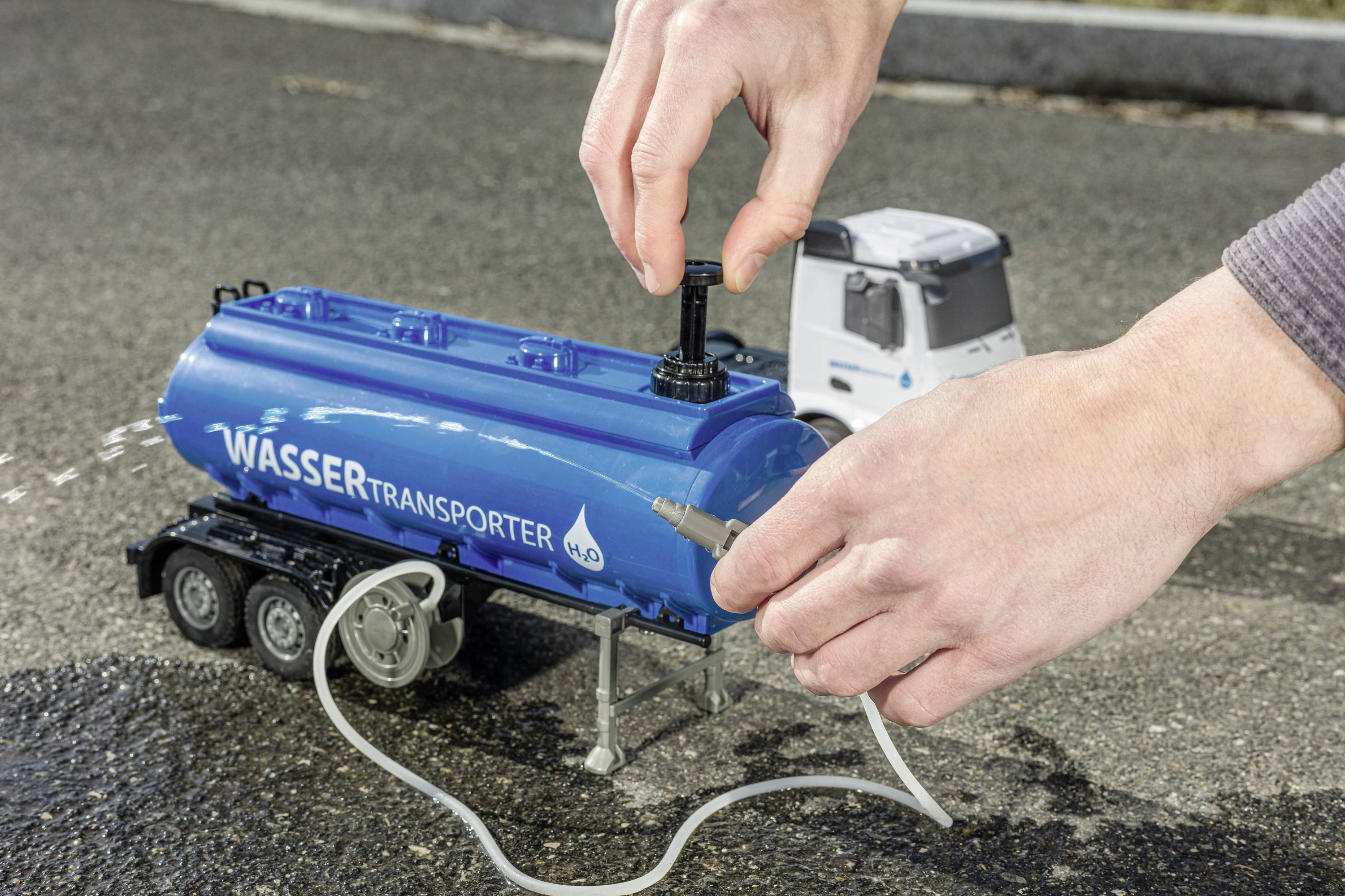 Carson Modellsport Transporteur d'eau MB Arocs 1:26 Modèle réduit RC débutant Camion