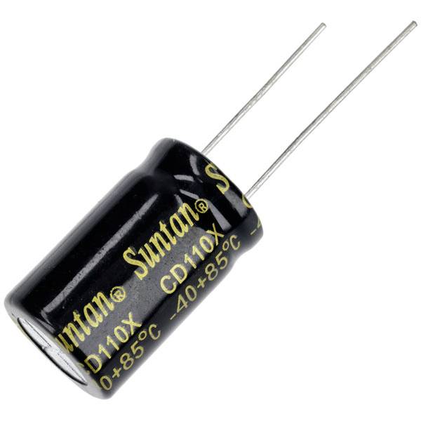 Ein schwarzer, zylindrischer Elektrolytkondensator mit zwei Anschlussdrähten. Goldene Aufschrift gibt Temperaturbereich und Modellnummer an.