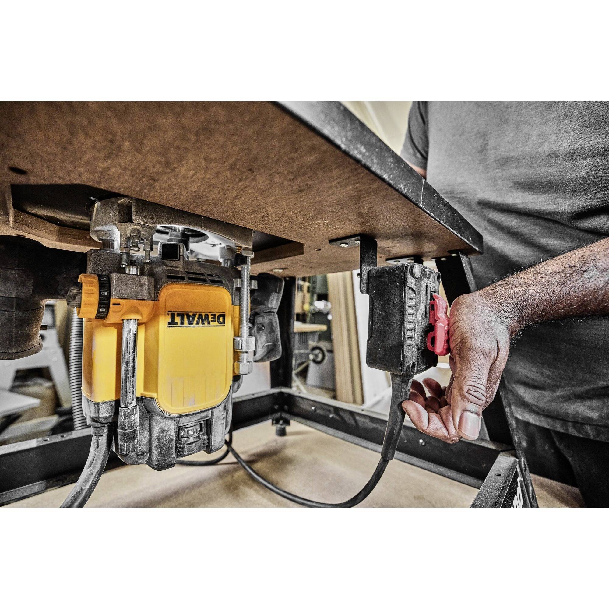 DEWALT Défonceuse DWE627KT-QS