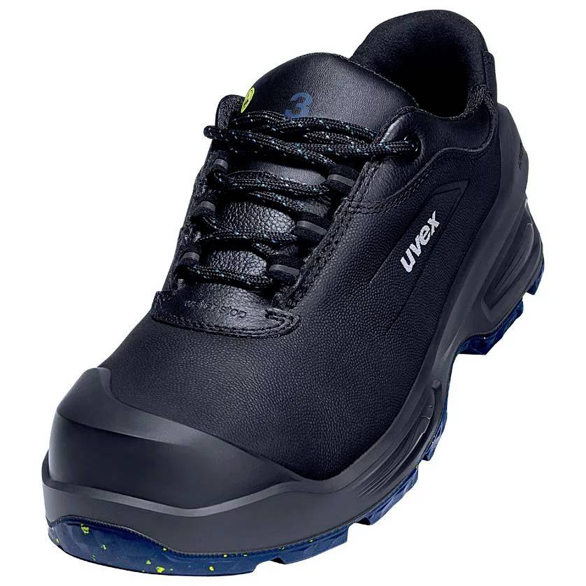 Chaussure de sécurité noire avec semelle bleue et logo uvex sur le côté.