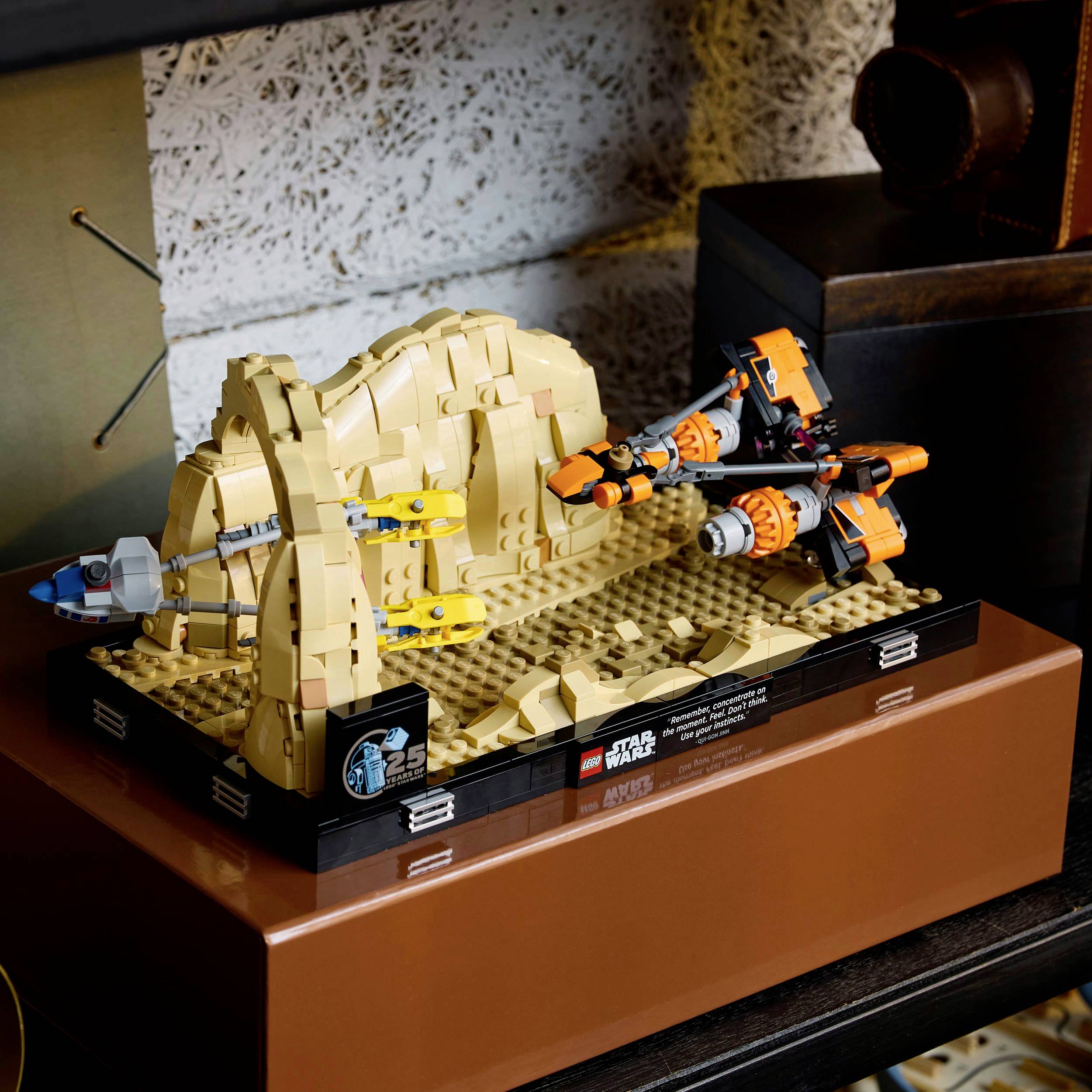 75380 LEGO® STAR WARS™ Course de podrone dans MOS Espa - Diorama