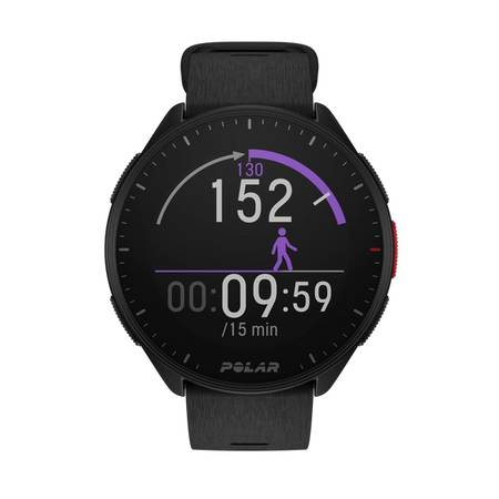 Une montre de sport noire affiche sur son écran : Pouls 152, ligne d'objectif 130, pas 9 minutes et 59 secondes.