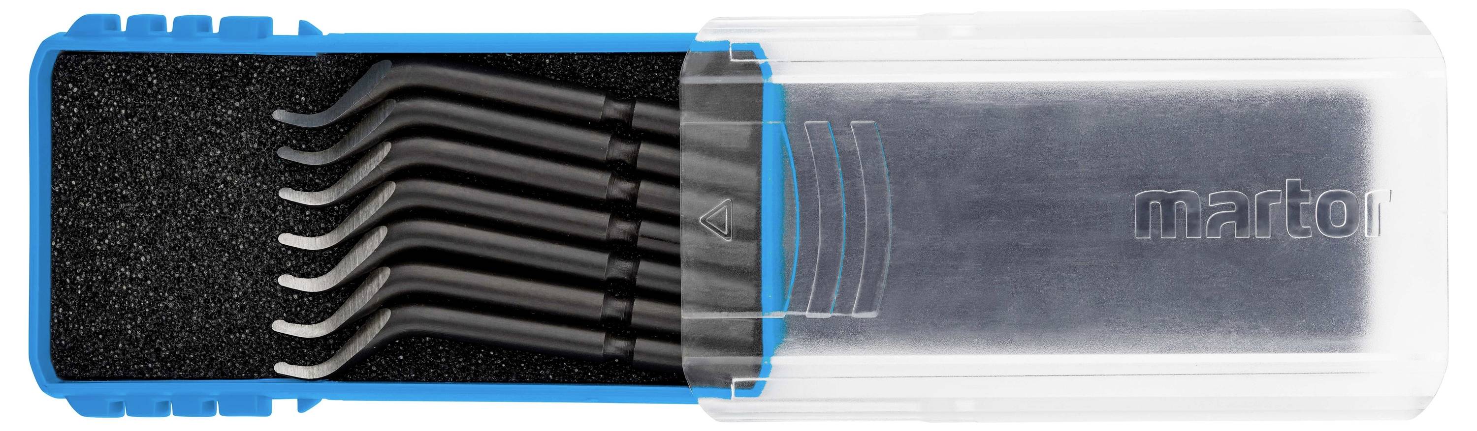 Un ensemble de six couteaux débourreurs incurvés dans un coffret en plastique transparent avec un intérieur en mousse noir, marque Martor.