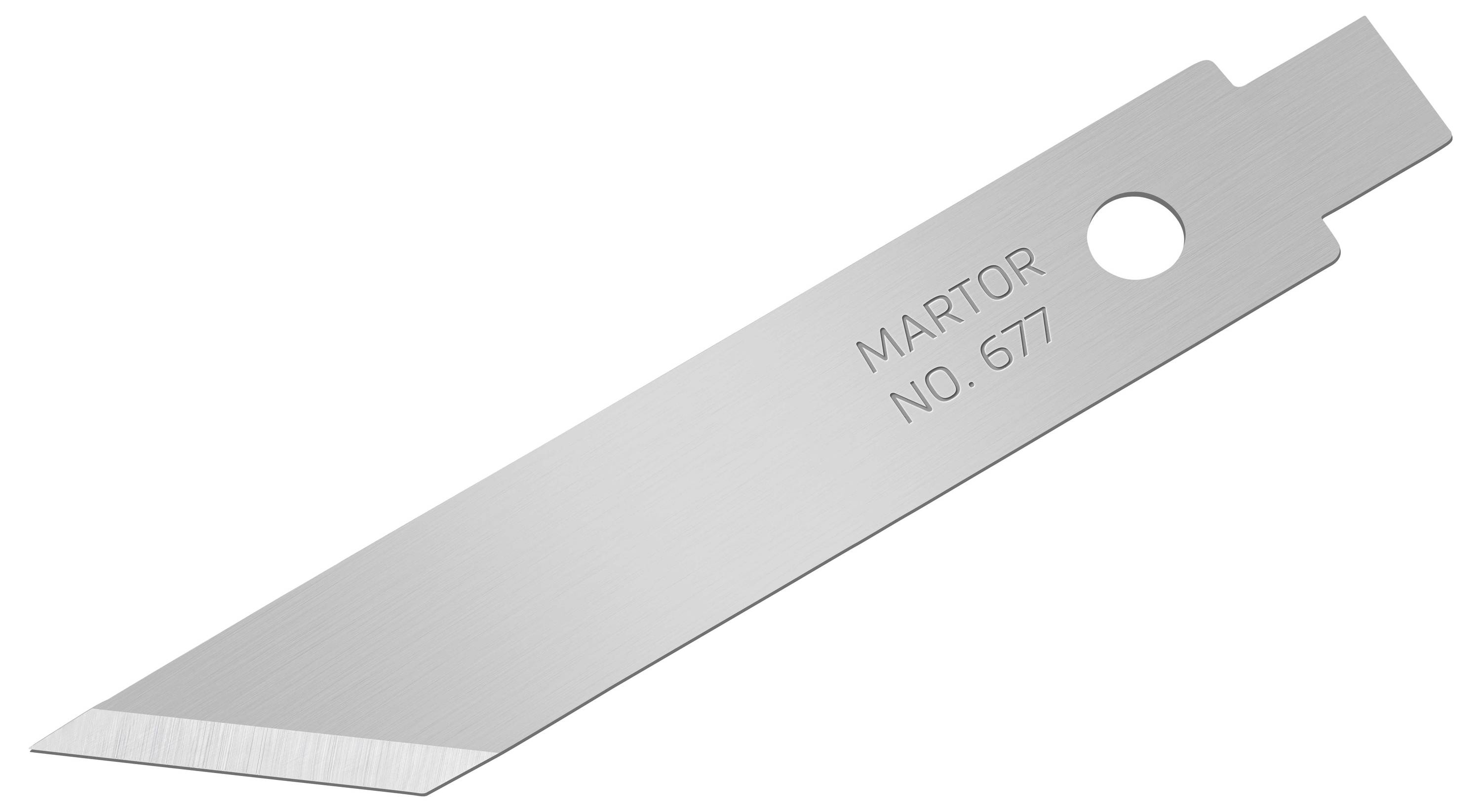 Un couteau à lame de rechange en argent portant l'inscription 'MARTOR NO. 677' avec un trou de fixation.