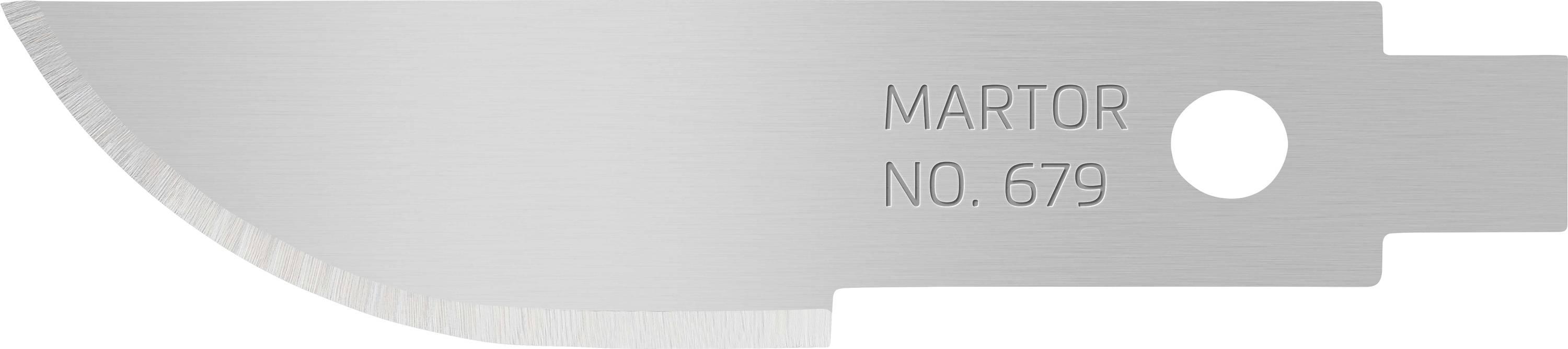 Une lame de rechange en argent à tranchant incurvé et dos droit, portant l'inscription « MARTOR NO. 679 », avec un trou de fixation.