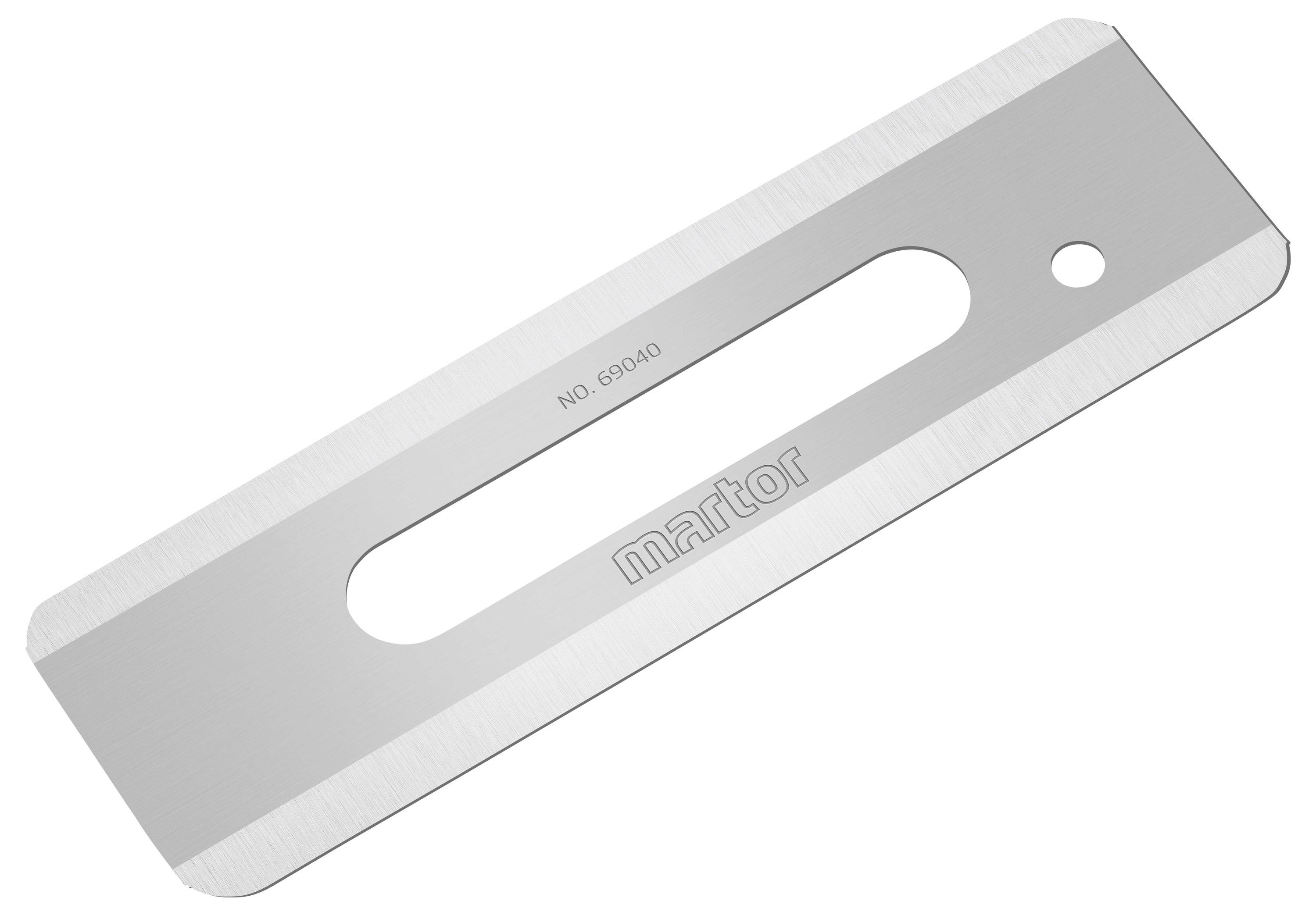 Un couteau trapézoïdal argenté avec une ouverture ovale au centre, sur lequel sont gravés les inscriptions 'martor' et 'NO. 69040'.